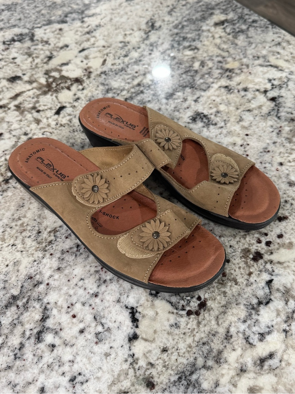 Flexus Women's Tan Slide Sandals with Floral Accent